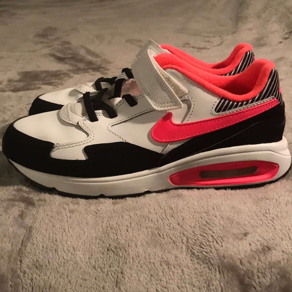 Nike Kids’ Air Max ST Sneaker - Picture 4 of 8